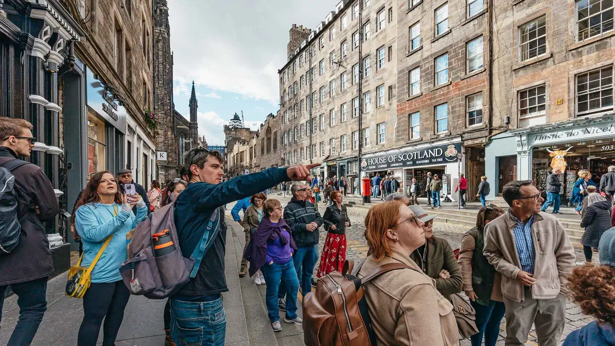 Guide leading a group down a narrow Old Town close on an Edinburgh Old Town history walking tour